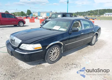 2003 Lincoln Town Car Signature из США, поврежденный, VIN 1LNHM82W43Y623338